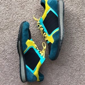 Gucci Sneakers, With Travel Bag and Shoe Laces